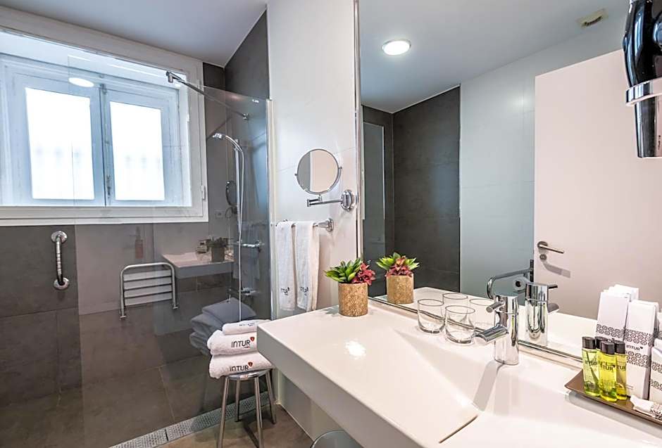 Intur Palacio San Martin