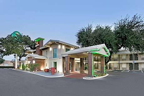 La Quinta Inn & Suites by Wyndham Dallas Uptown