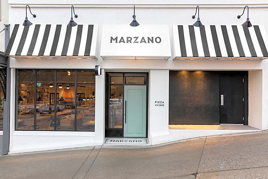 Best Western Plus Baker Street Inn