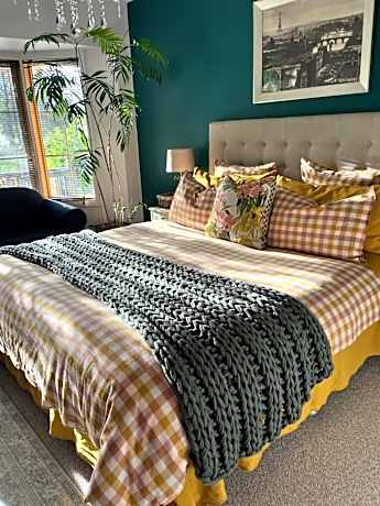 Green Gables B&B Waterfront Apartment or Garden Studio