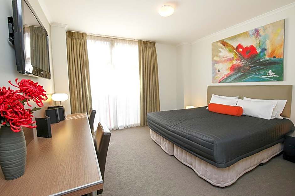 Indulge Apartments - Ontario