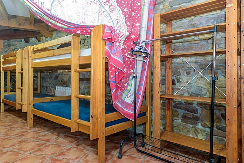 Conjunto Rural la Tejedora. Albergue y estudios familiares.