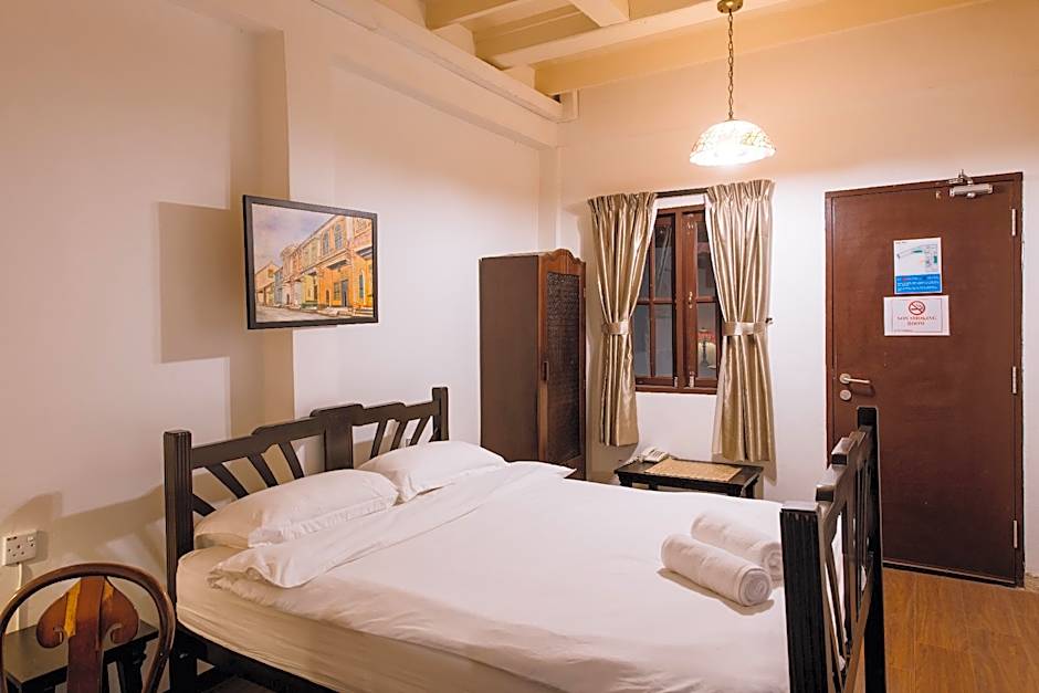 HEEREN BY THE RIVER HOTEL