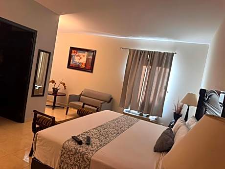 Executive King Room with King Bed - Non-Smoking