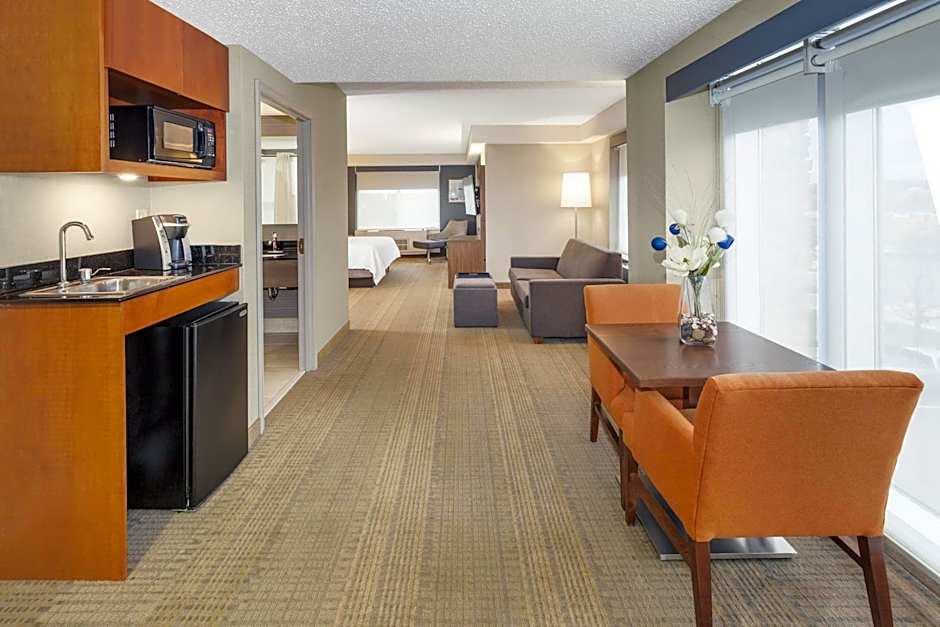 Holiday Inn Express Hotel & Suites East End By IHG