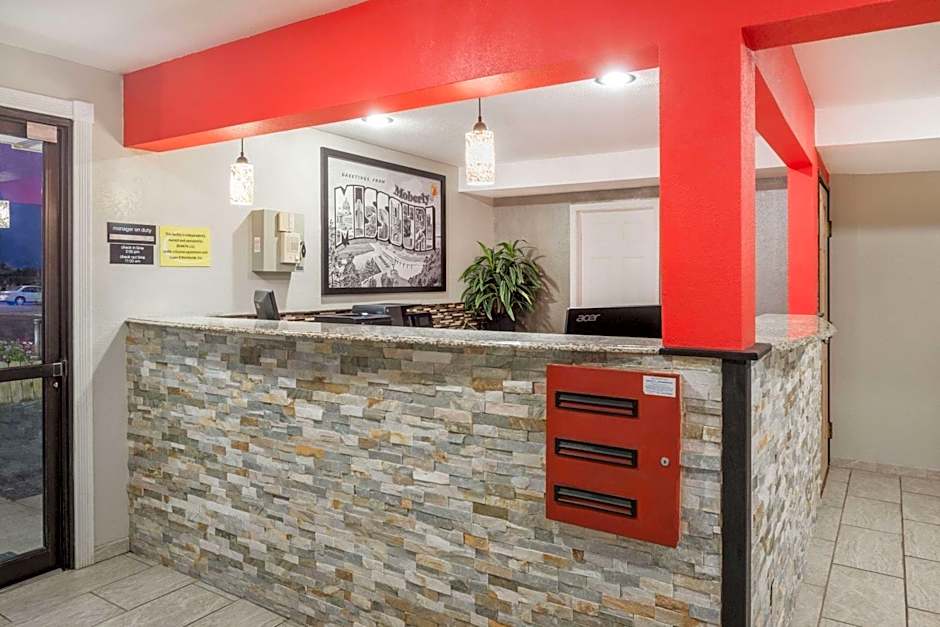 Super 8 by Wyndham Moberly MO