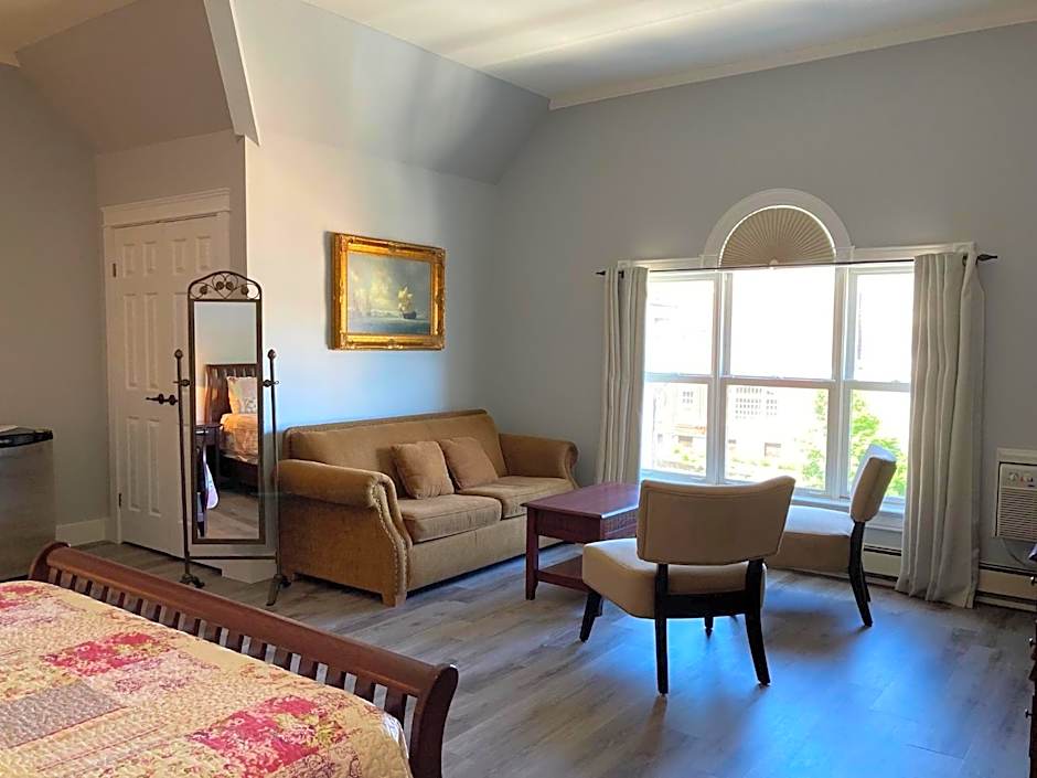 Lunenburg Arms Hotel