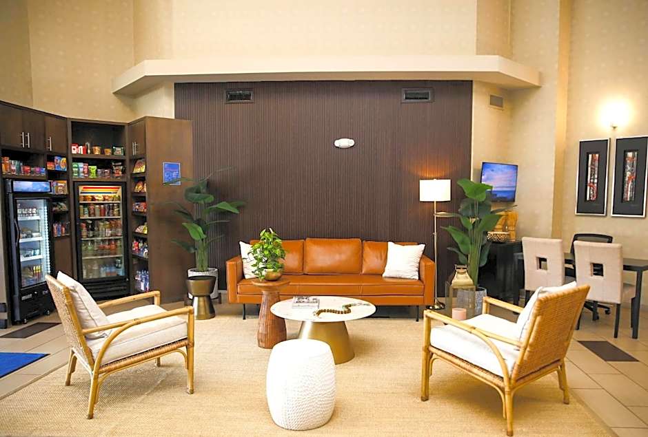Holiday Inn Express & Suites Naples Downtown - 5th Avenue