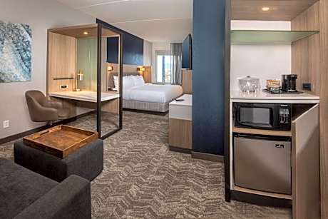 King Suite with Trundle Bed