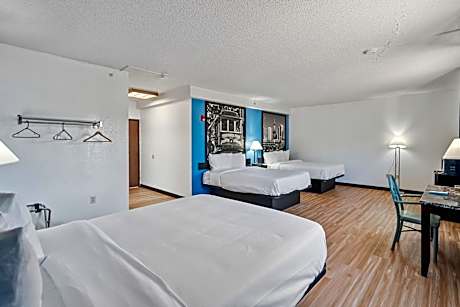 Deluxe Family Room