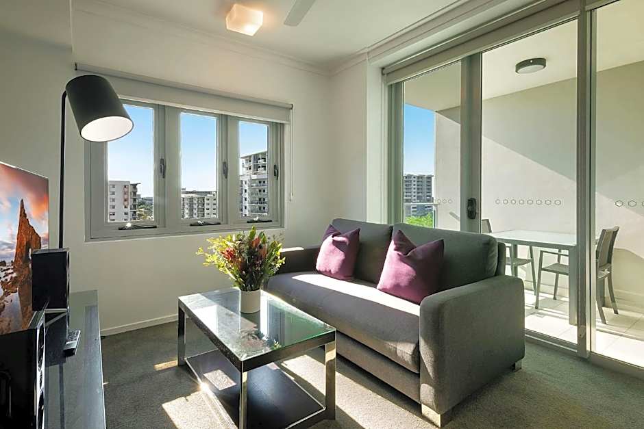 H on Mitchell Apartment Hotel