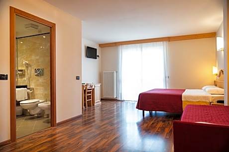 Superior Double or Twin Room with Mountain View