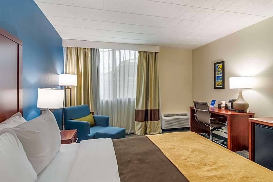 Comfort Inn & Suites Pittsburgh Fox Chapel