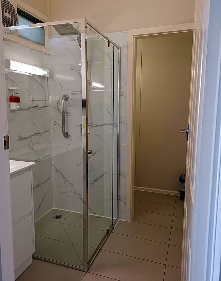 Donald Riverside Motel