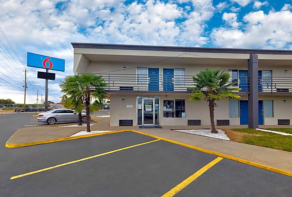 Motel 6 McDonough, GA