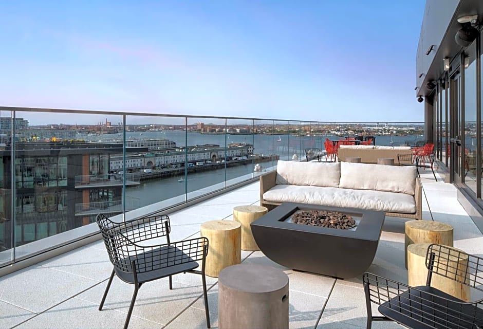 Hyatt Place Boston/Seaport District