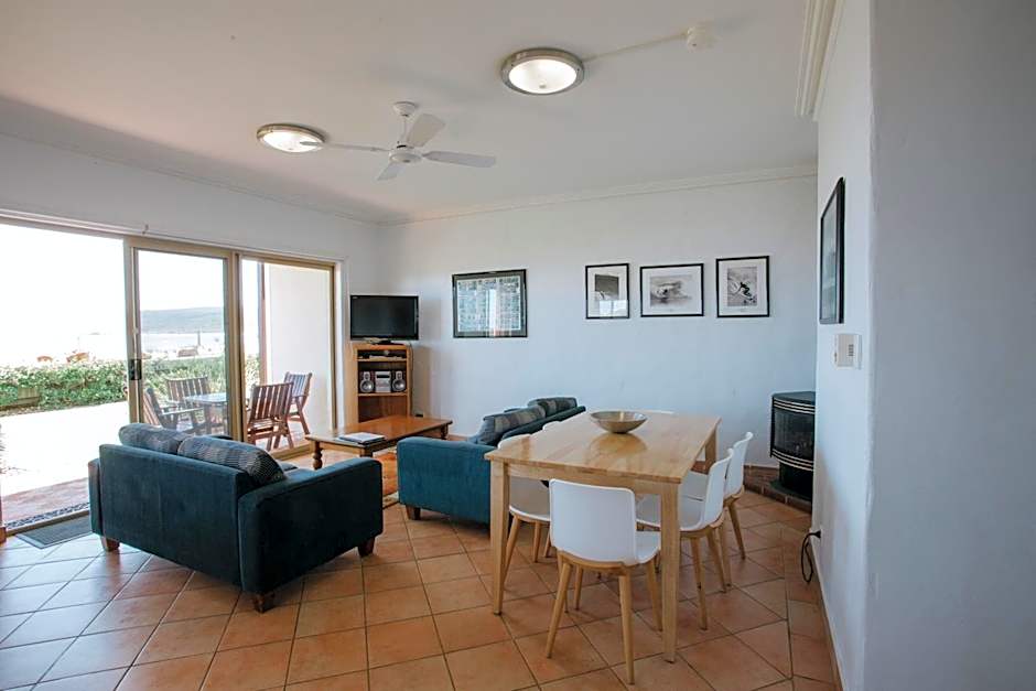 Canal Rocks Beachfront Apartments