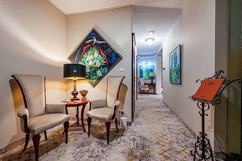L`Art Hotel Carei