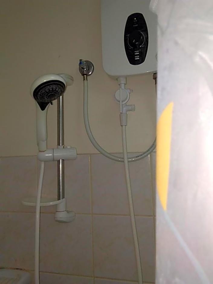 One oasis A2, shortwalk SM MALL Free POOL Kitchen