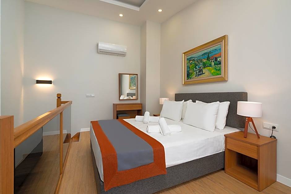 Photo 1 of 6 of Duplex Suite, Pool View