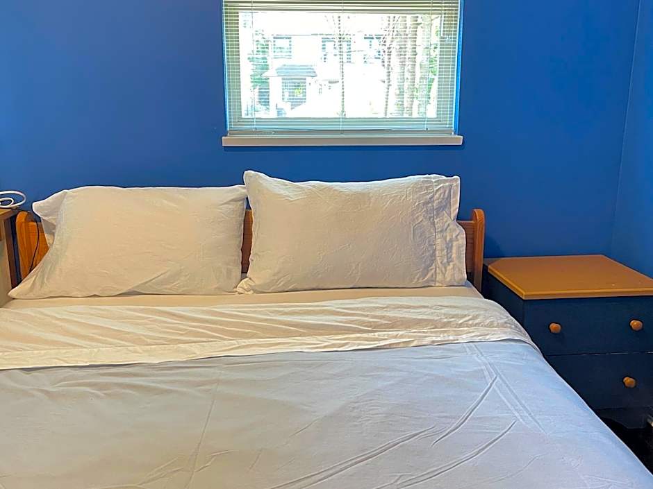 Cozy Guest Rooms Near UBC, Downtown and Beaches
