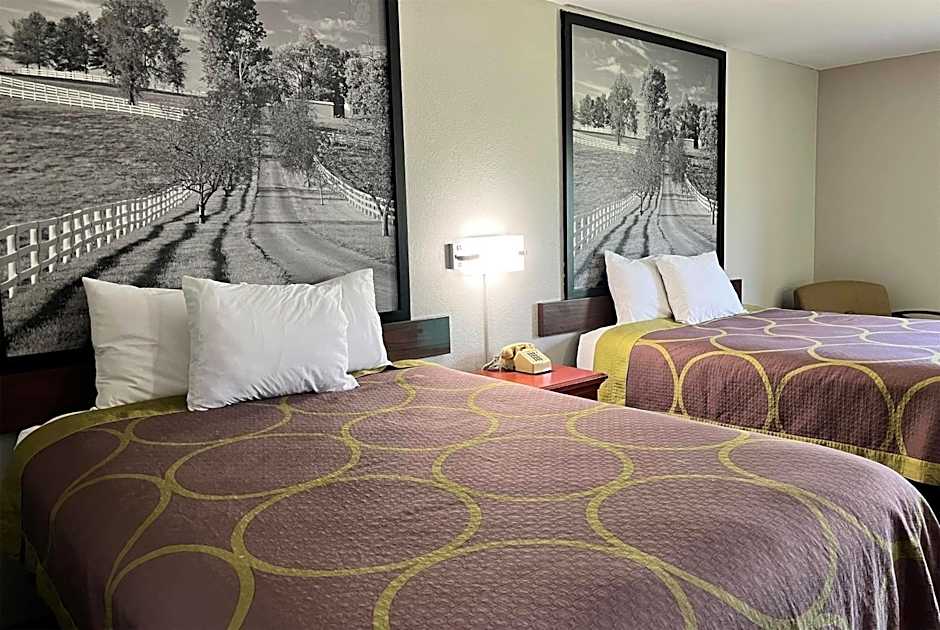 Super 8 by Wyndham Vincennes