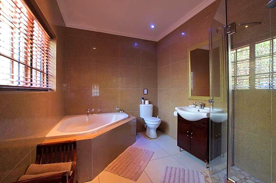 Tuskers Bush Lodge B&B