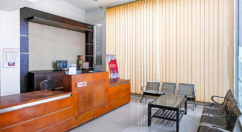 RedDoorz near Alun Alun Wonosobo