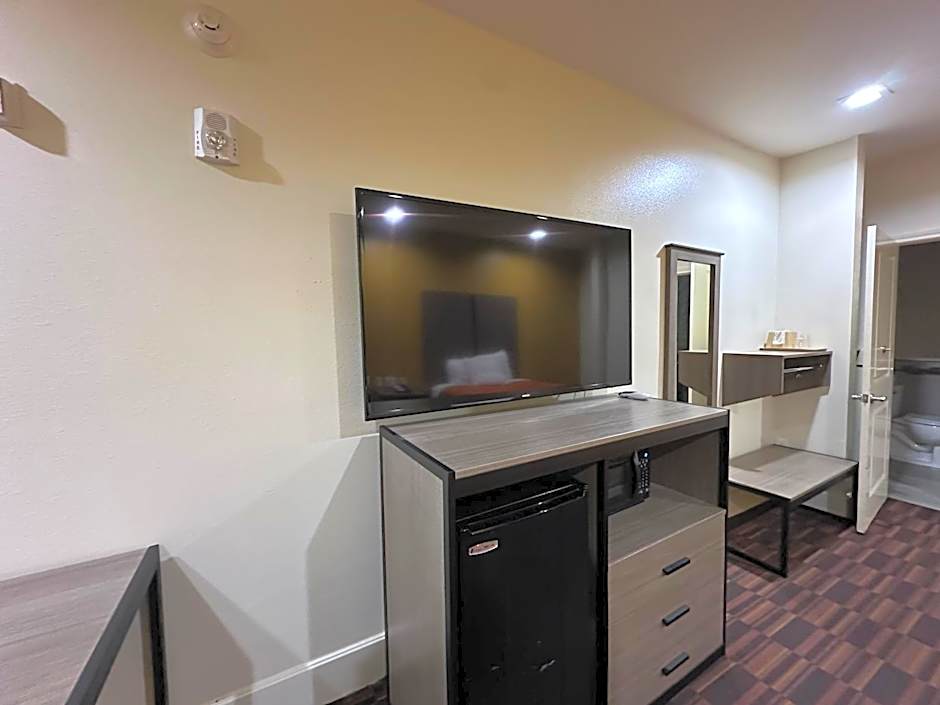 Scottish Inn and Suites