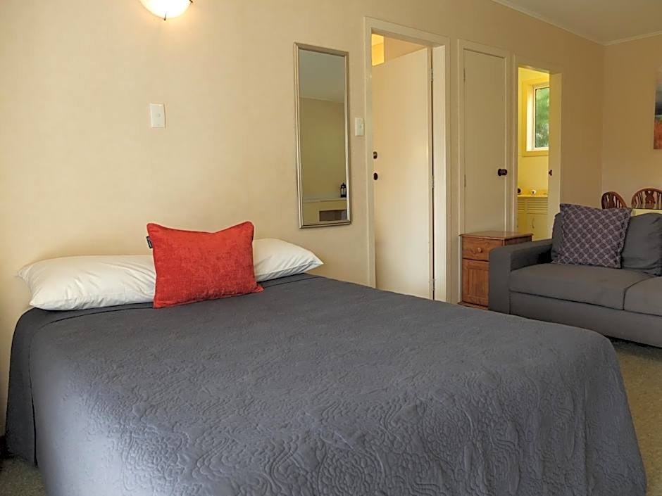 Colonial Court Motel