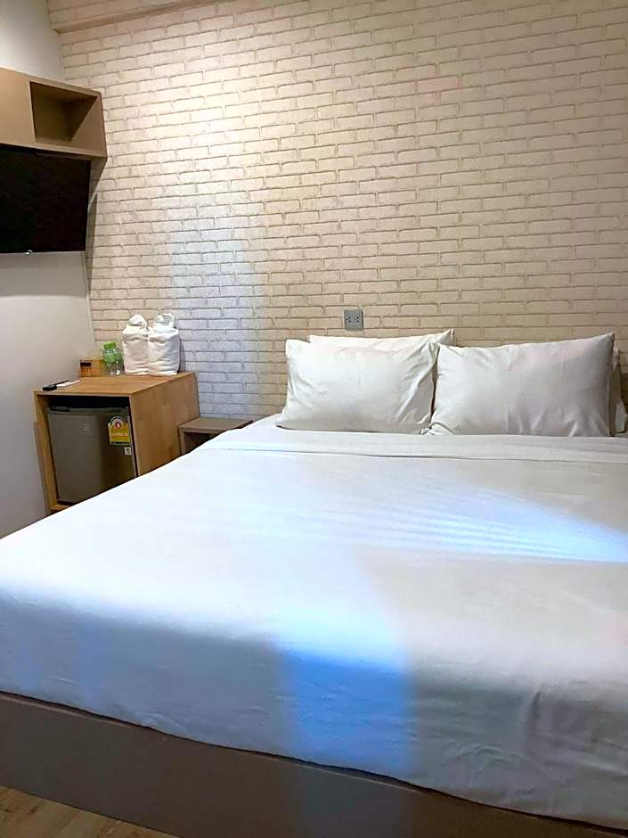 Charurat Suite Hotel