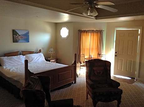 King Suite with Spa Bath and Mountain View