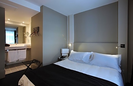Small Club Room