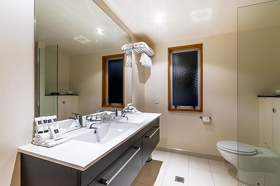 Distinction Te Anau Hotel & Villas