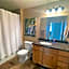 Deluxe Downtown Condo Close to Everything!