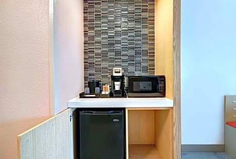 1 King Mobility/Hearing Accessible W/ Bathtub