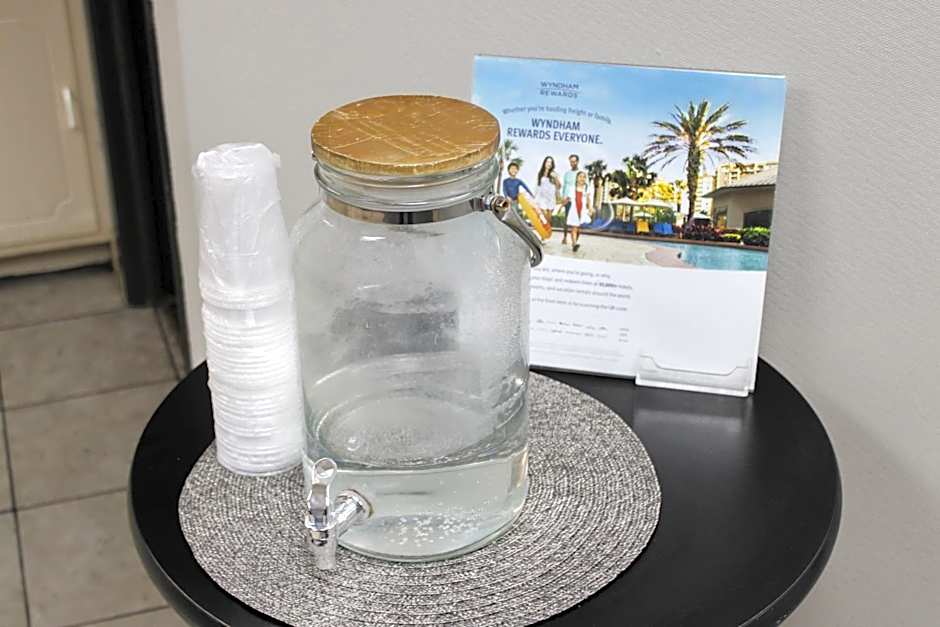 Super 8 by Wyndham Williston ND