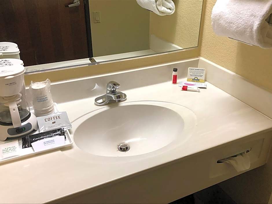 Days Inn by Wyndham Iron Mountain