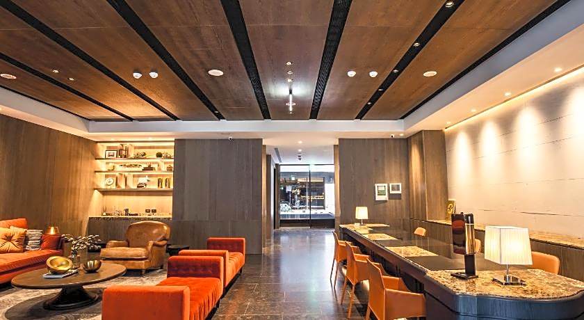 CHECK inn SELECT Chiayi RenAi