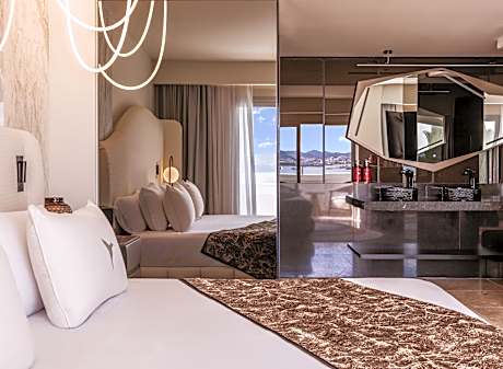 Anything Can Happen Suite Stage View- Entrance to Ushuaia Cub Included