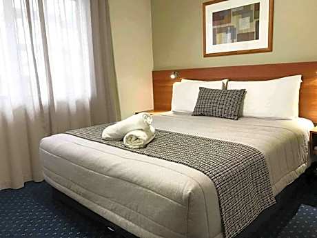 Ventura Inn & Suites Hamilton