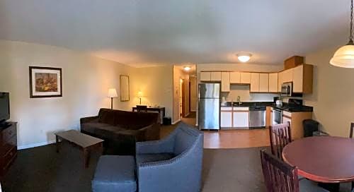 Berkshire Yankee Suites - An Extended Stay Hotel