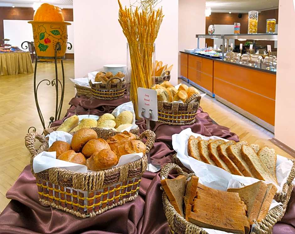 Ani Plaza Hotel