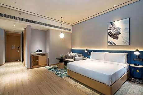 Deluxe King Room with Lake View