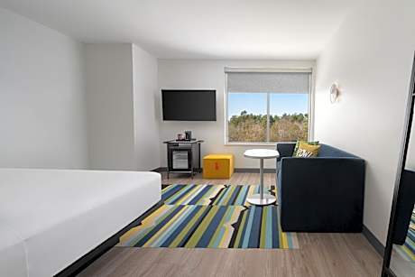 Aloft Suite, Suite, 1 King, Sofa bed