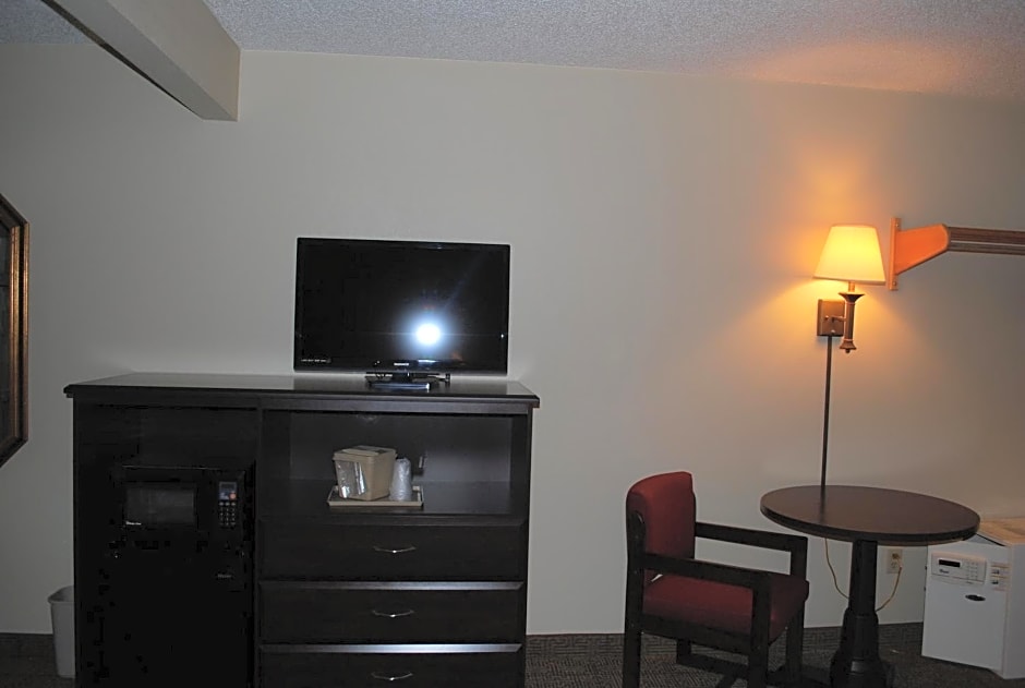 Clinton Inn & Suites