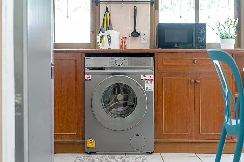 5 mins walk Bangla,beach,3BR