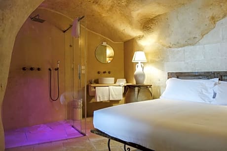 Superior Room (Dependance - Separate Building ) (1 Queen Bed and 1 Twin Bed)