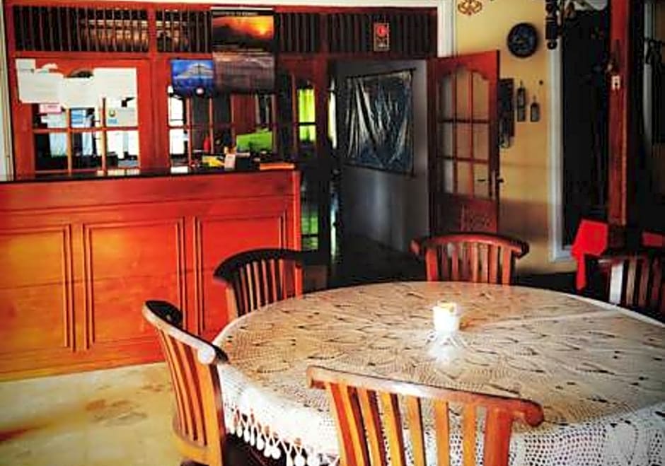 Rajasa Hotel by ZUZU