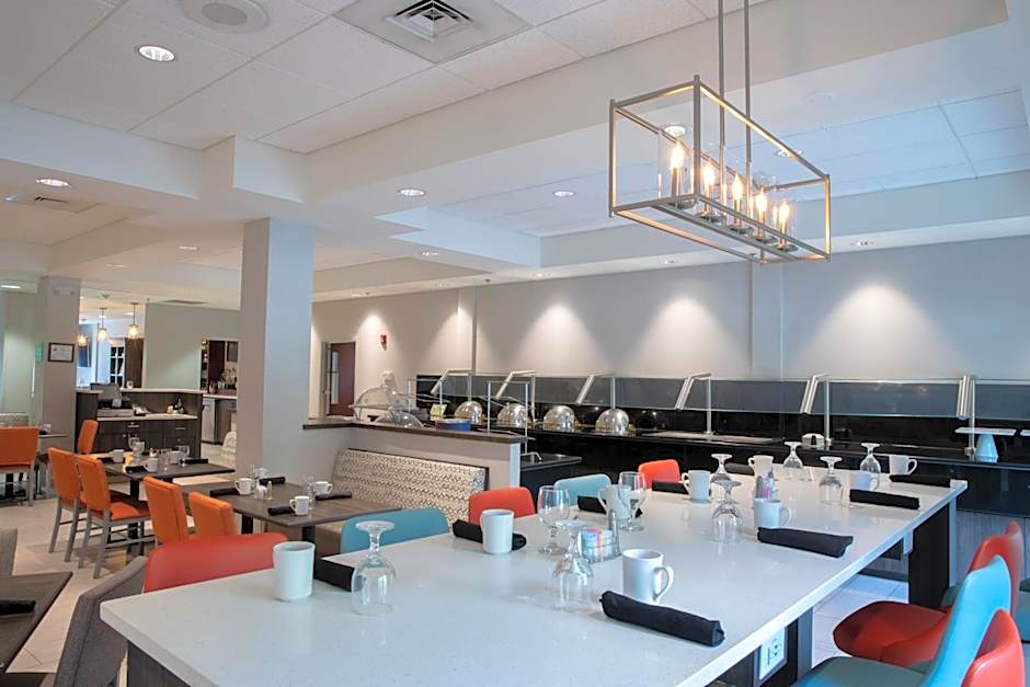 Holiday Inn & Suites Raleigh-Cary (I-40 @Walnut St) By IHG